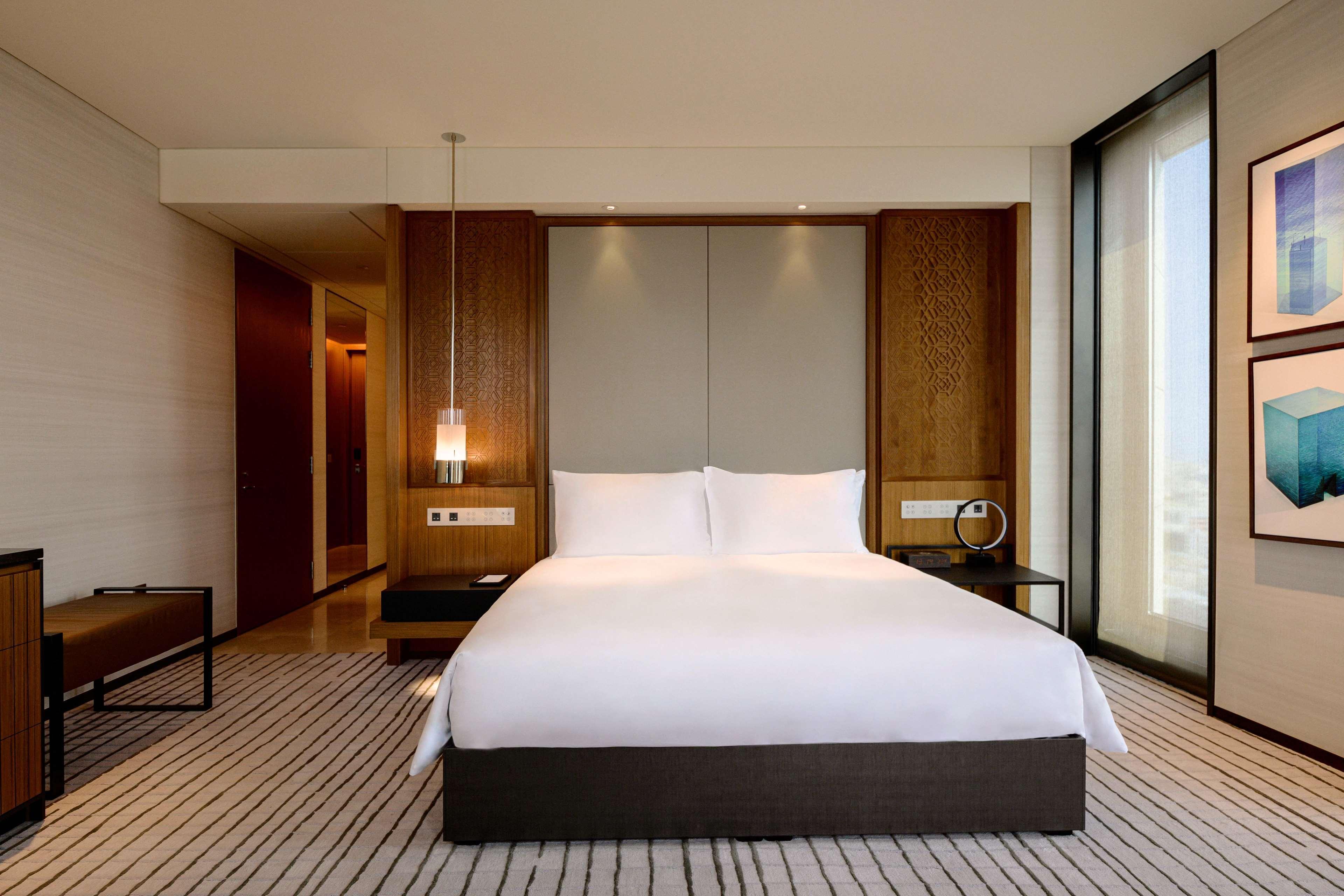 多哈柏悦酒店 外观 照片 A bedroom at the hotel