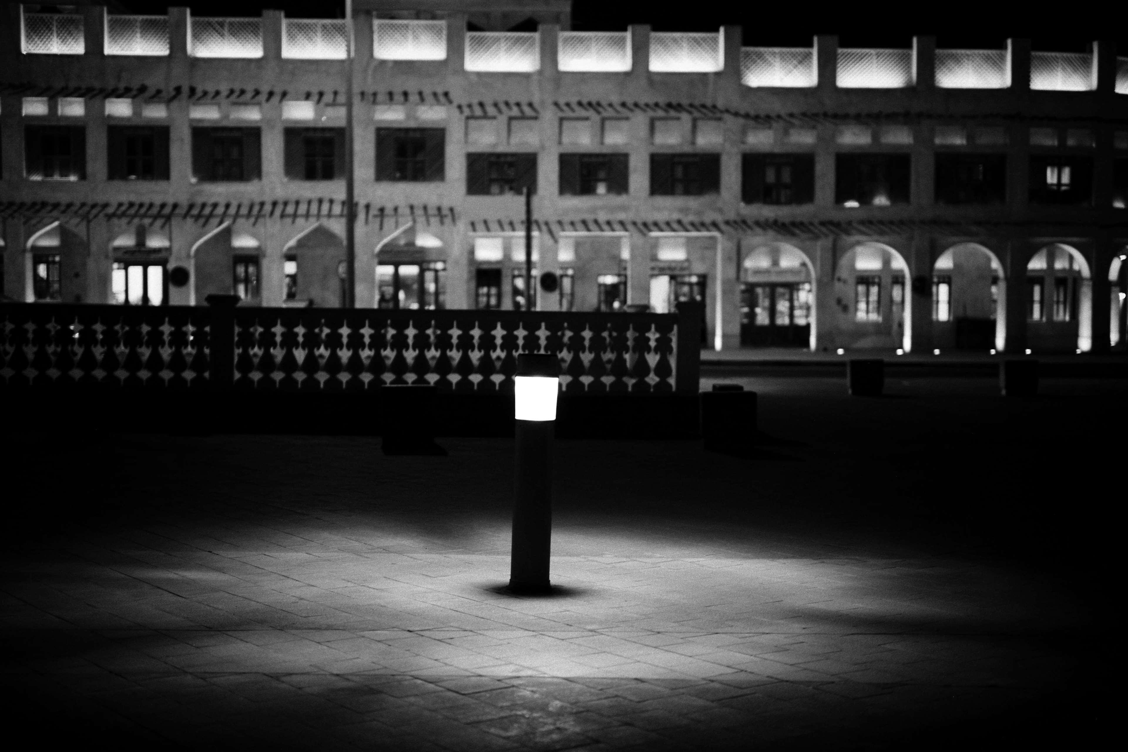 多哈柏悦酒店 外观 照片 A lamp post in Al-Shaab