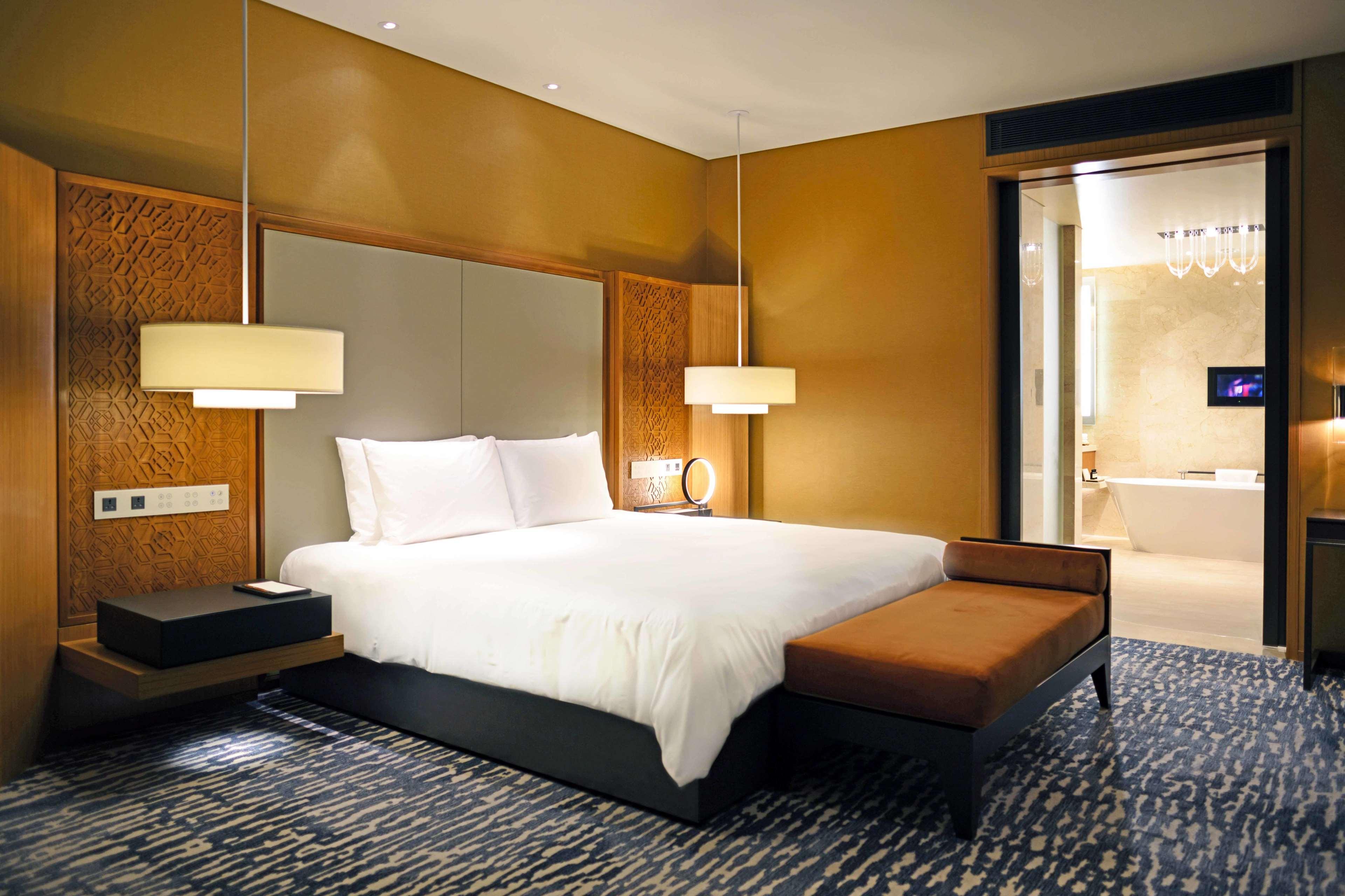 多哈柏悦酒店 外观 照片 A bedroom at the hotel