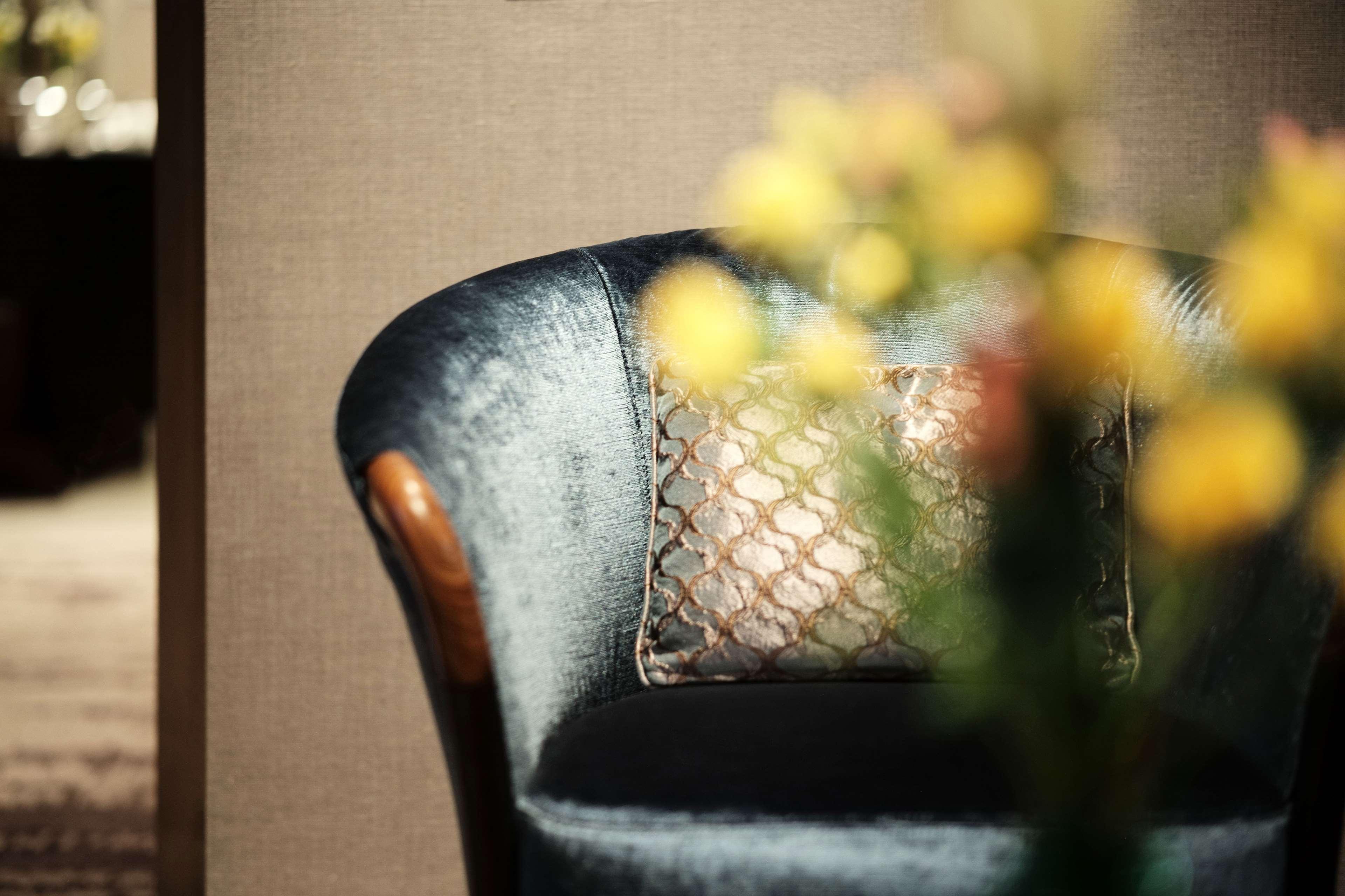 多哈柏悦酒店 外观 照片 Detail of a chair